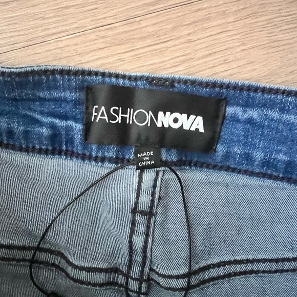 Fashionnova Slay The Fray Denim Shorts - Medium Blue Wash Size 9 - Picture 9 of 10